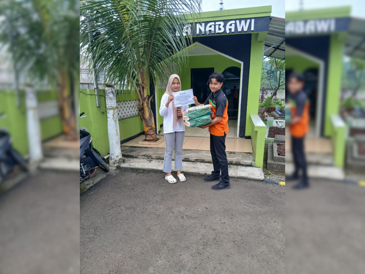 Penyaluran Wakaf Sajadah: Tebar Manfaat, Jaga Kesucian Rumah Allah
