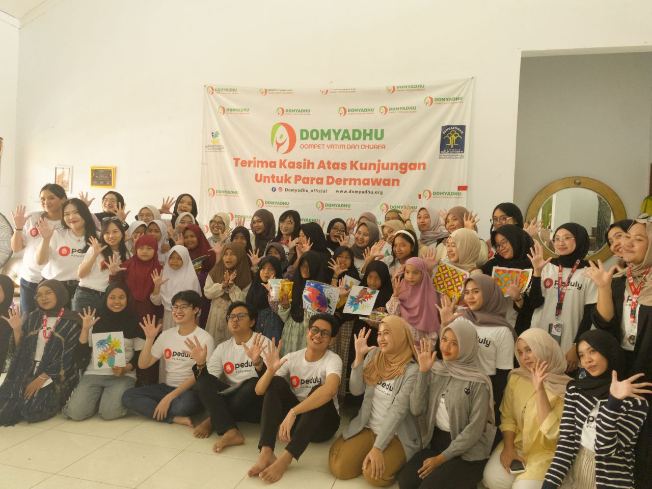 Anak Asuh Asrama Pejaten Seru-Seruan Menggambar Batik Bersama Peduly Jakarta