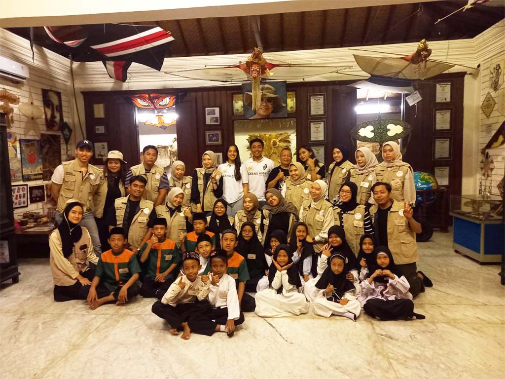 Bersama Team Berkelana, Anak-anak Asuh DOMYADHU Cilandak Jelajahi Dunia Layang-Layang dan Kreativita