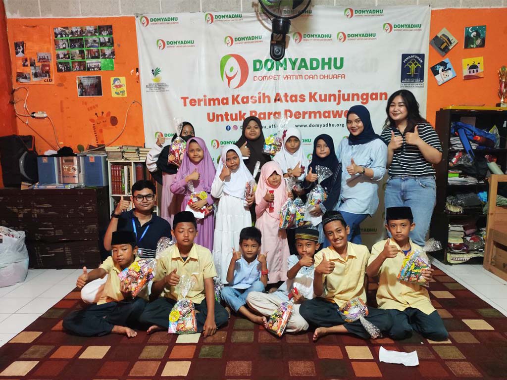 Kak Veronika Berbagi Ilmu: Belajar Bahasa Inggris dengan Anak Yatim dan Dhuafa