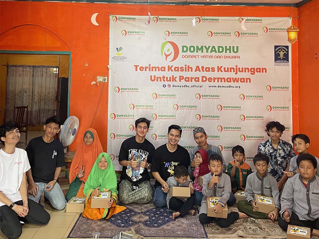 Aktor Aiman Ricky Merayakan Miladnya di Asrama Dompet Yatim dan Dhuafa