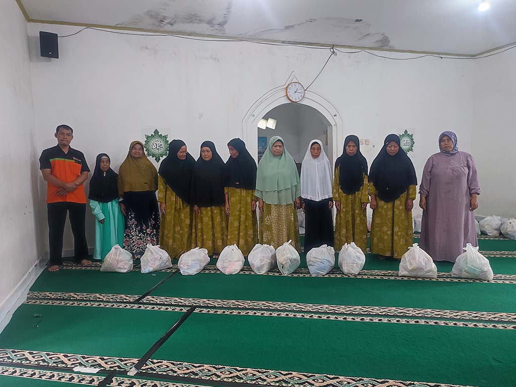 Santunan Janda dan Lansia di Pondok Pesantren Modern Al A'raf Cigudeg, Bogor