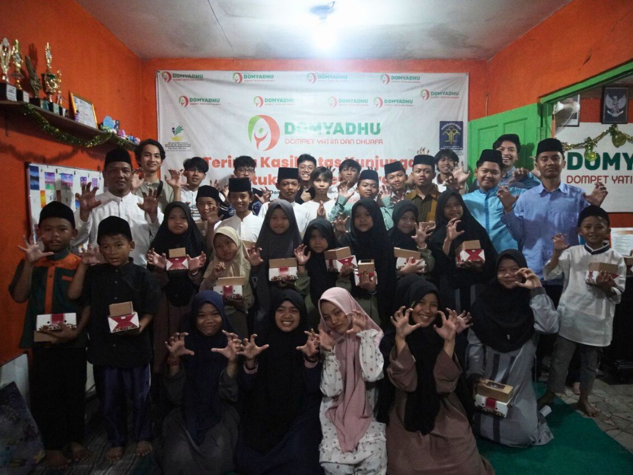 EVOS Divine Berbagi Kebaikan di Asrama Asuh Dompet Yatim dan Dhuafa (DOMYADHU) Jelang EWC 2025