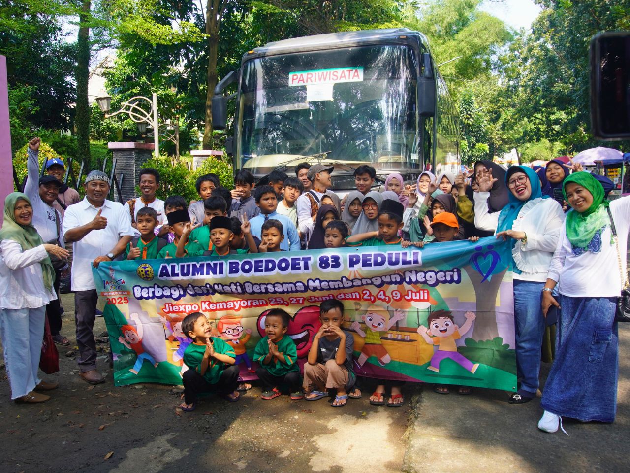 Alumni Boedoet 83 Berbagi Kebaikan Bersama Anak Yatim di PRJ 2025