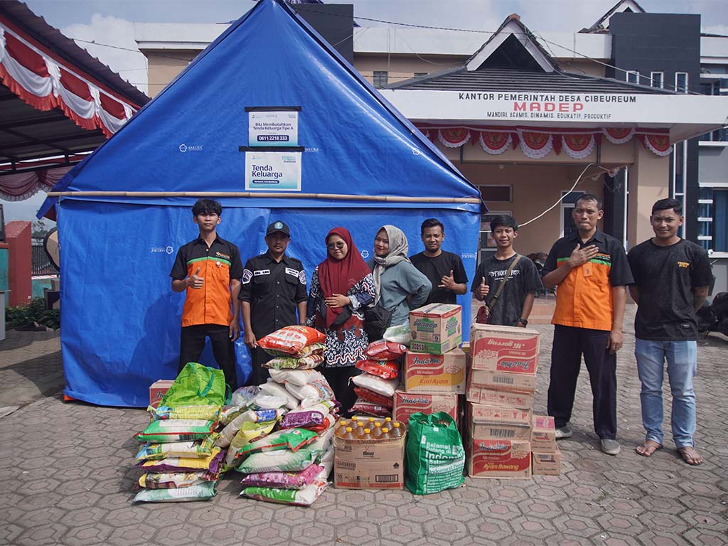 DOMYADHU Berkunjung ke Daerah Dampak Gempa Bandung